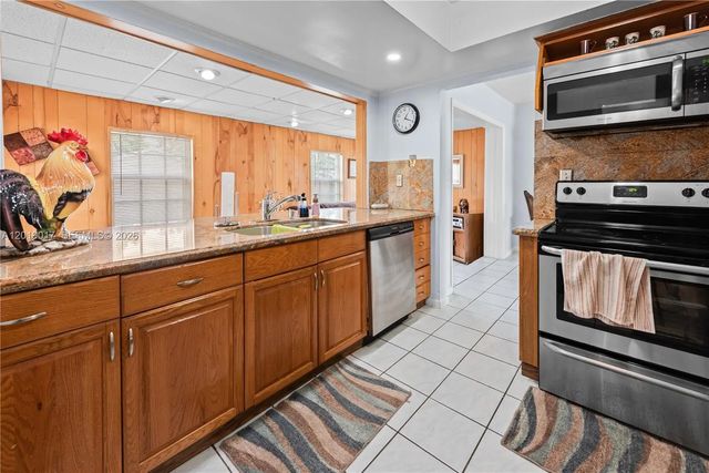 5 of 29 - 731 Nw 17th Street, Homestead, FL