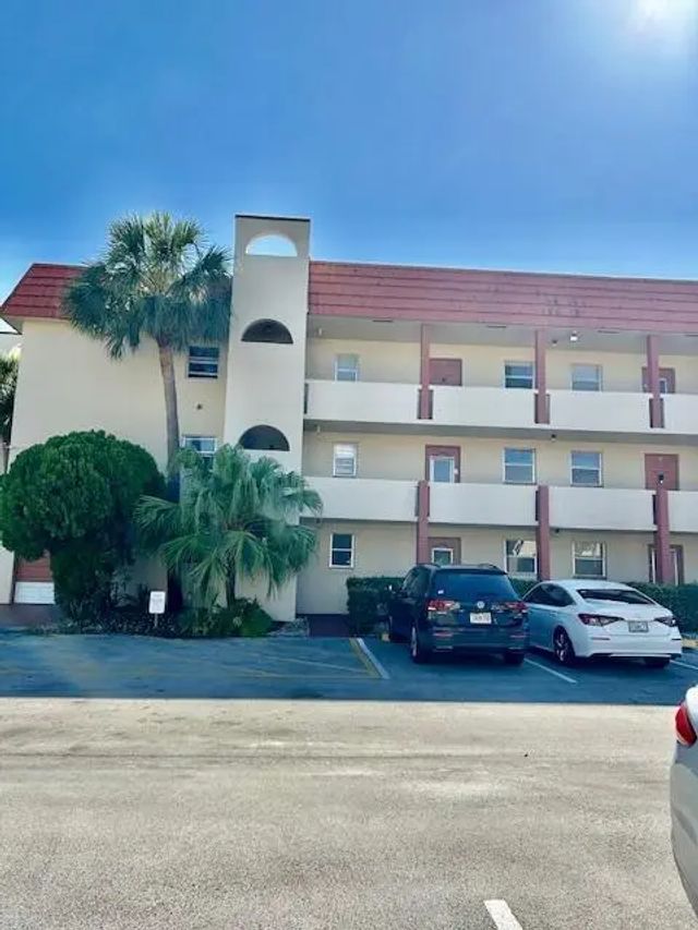 7960 Sunrise Lakes Drive N #205, Sunrise