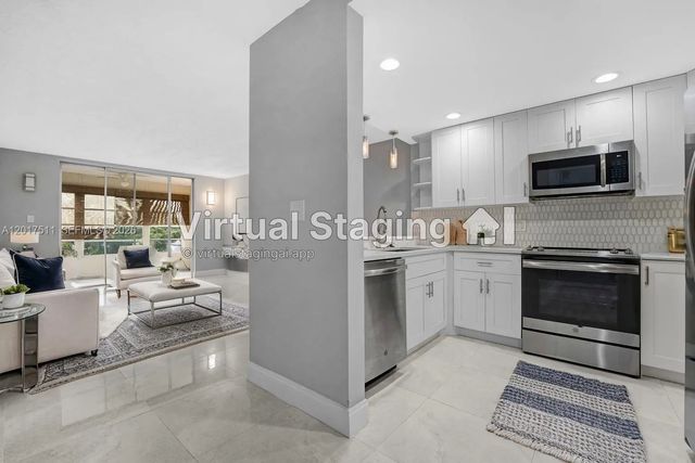 7100 Nw 17th Street #305, Plantation