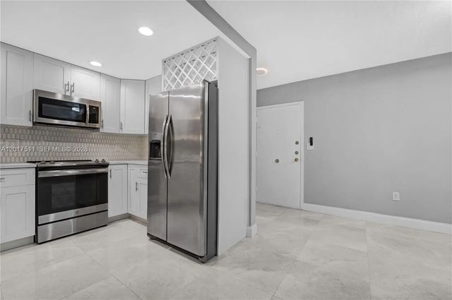 3 of 49 - 7100 Nw 17th Street #305, Plantation, FL