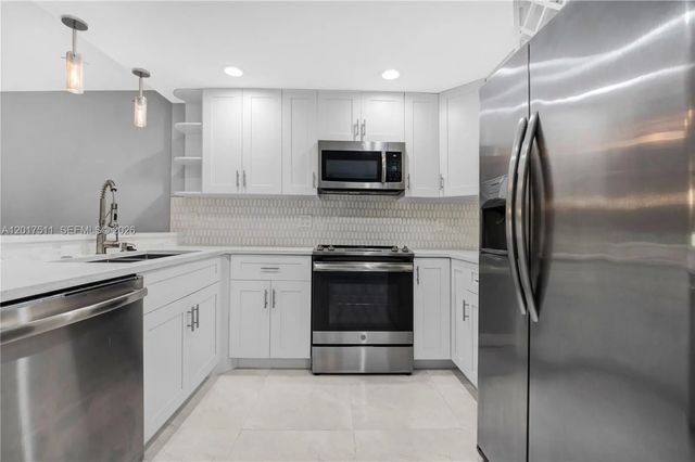 4 of 49 - 7100 Nw 17th Street #305, Plantation, FL