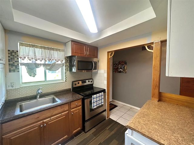 3 of 7 - 6100 Forest Hill Boulevard #101, West Palm Beach, FL