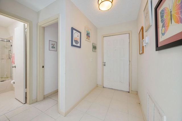 2 of 25 - 22 Ridge Pointe Drive #c, Boynton Beach, FL