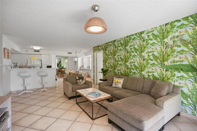 3 of 13 - 19555 E Country Club Drive #8502, Aventura, FL