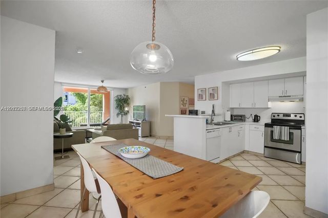 4 of 13 - 19555 E Country Club Drive #8502, Aventura, FL