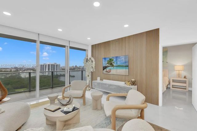16385 Biscayne Boulevard #2101, North Miami Beach