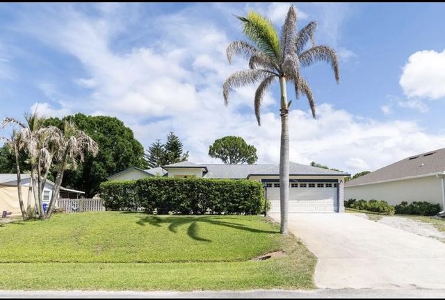 5 of 32 - 726 Tuxedo Terrace, Sebastian, FL