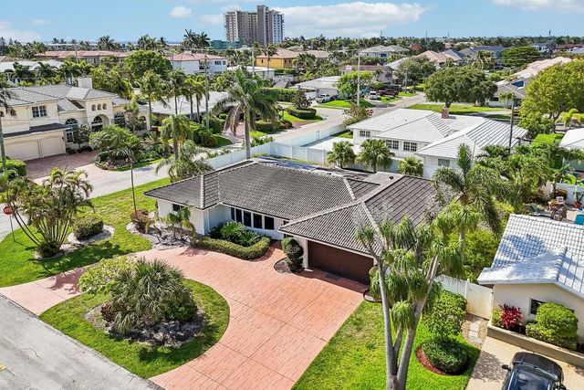 4 of 42 - 2940 Ne 39th Court, Lighthouse Point, FL