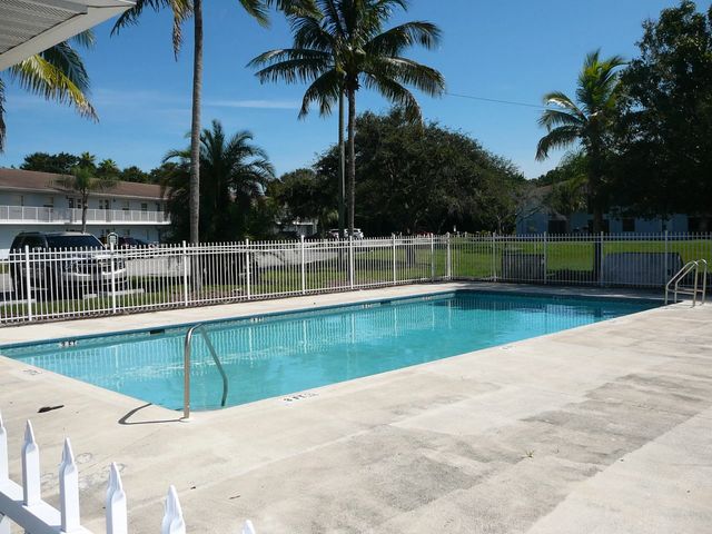 617 Ixoria Avenue, Fort Pierce