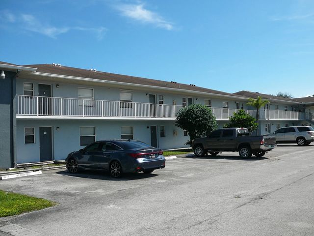 2 of 10 - 617 Ixoria Avenue, Fort Pierce, FL