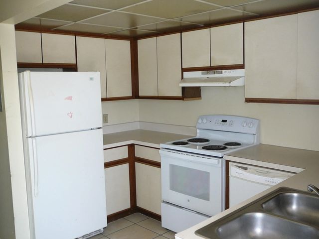 4 of 10 - 617 Ixoria Avenue, Fort Pierce, FL