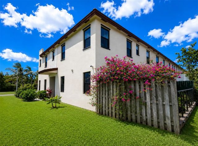 5 of 16 - 20636 Ne 5th Place, Miami, FL