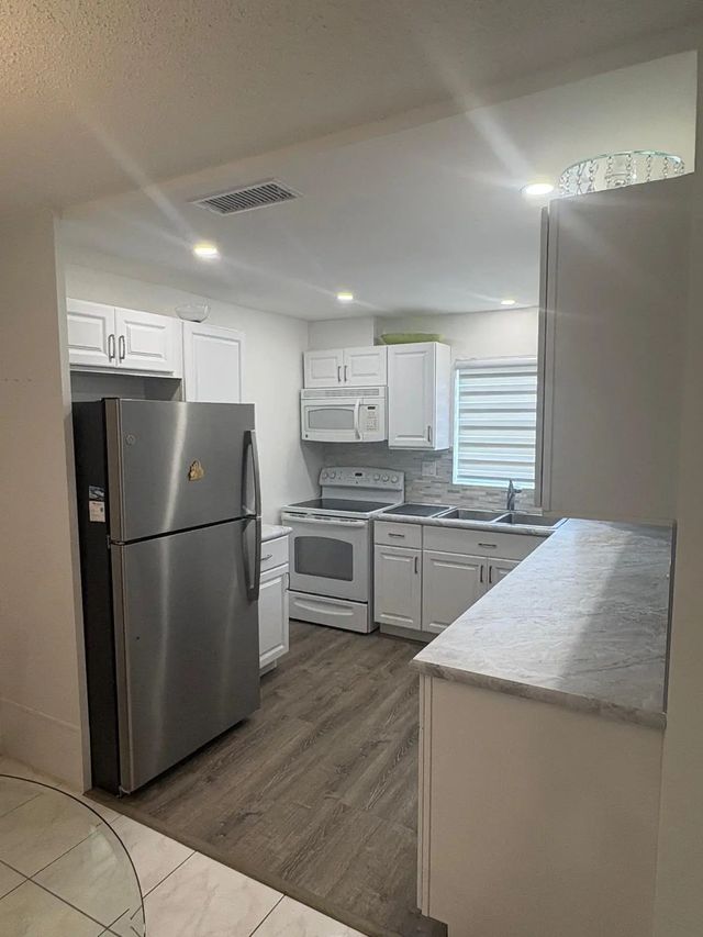 5 of 20 - 2522 Emory Drive E #a, West Palm Beach, FL