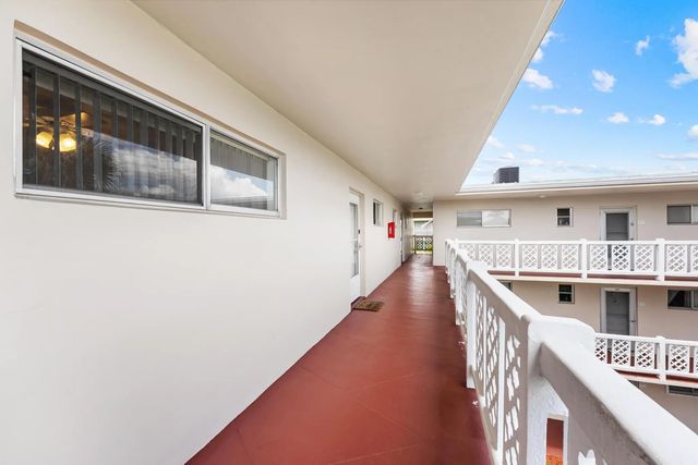 2 of 28 - 2682 S Garden Dr S #309, Lake Worth, FL