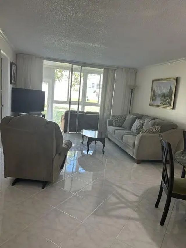 8020 Sunrise Lakes Drive N #111, Sunrise