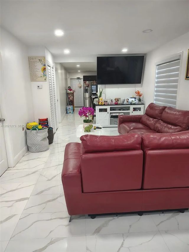 5 of 8 - 320 Nw 2nd Street, Florida City, FL
