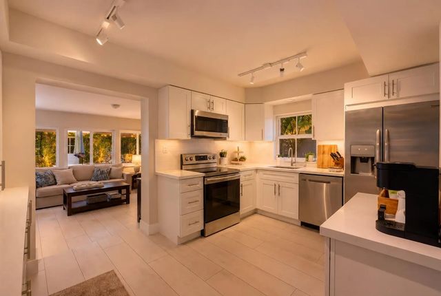 3 of 24 - 1020 Sw 18th Court, Fort Lauderdale, FL