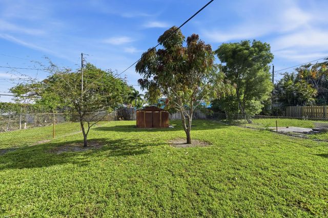 5 of 21 - 837 Nw 41st Street #a-b, Oakland Park, FL