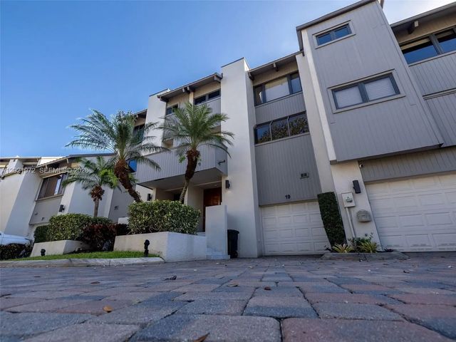 19 Port Side Drive #19c, Fort Lauderdale