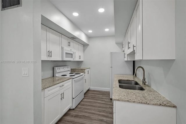 5 of 19 - 245 Ne 191st Street #3014, Miami, FL