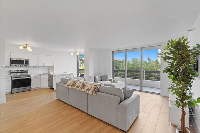 19101 Ne 36th Court #402, Aventura