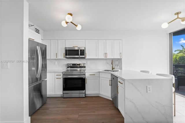 4 of 55 - 19101 Ne 36th Court #402, Aventura, FL