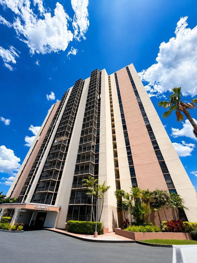20301 W Country Club Drive #329, Aventura