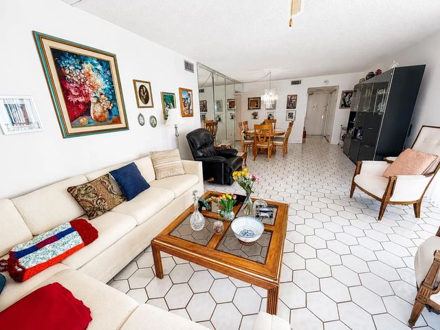 3 of 15 - 20301 W Country Club Drive #329, Aventura, FL