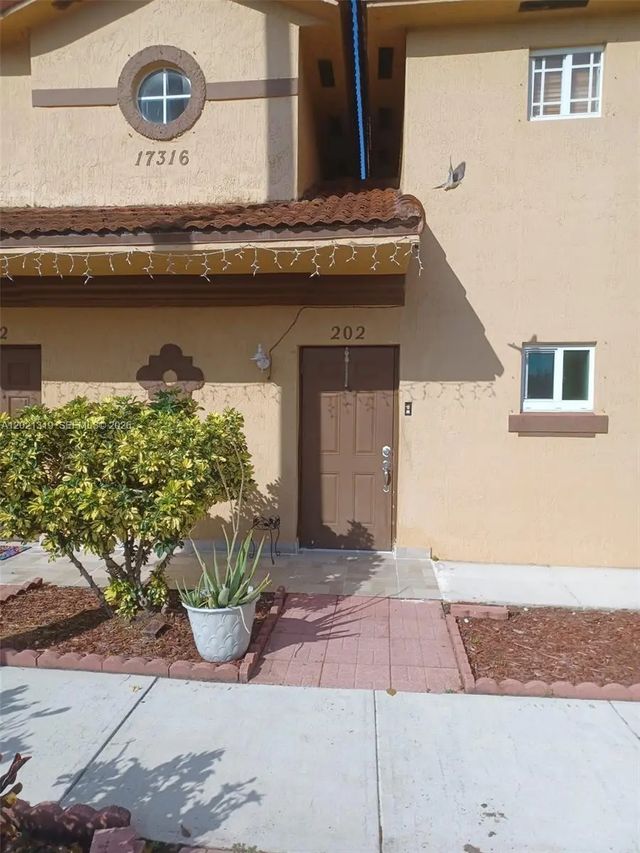 17316 Nw 74th Avenue #202, Hialeah