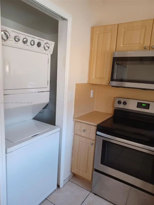 5 of 6 - 17316 Nw 74th Avenue #202, Hialeah, FL