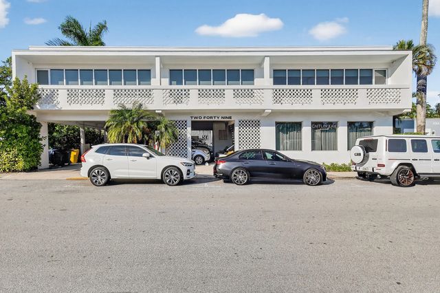 249 Peruvian Avenue #1811, Palm Beach