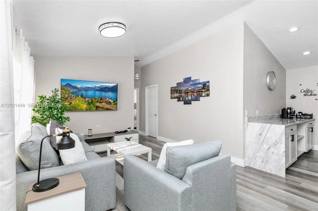 5608 Mandarin, Davenport