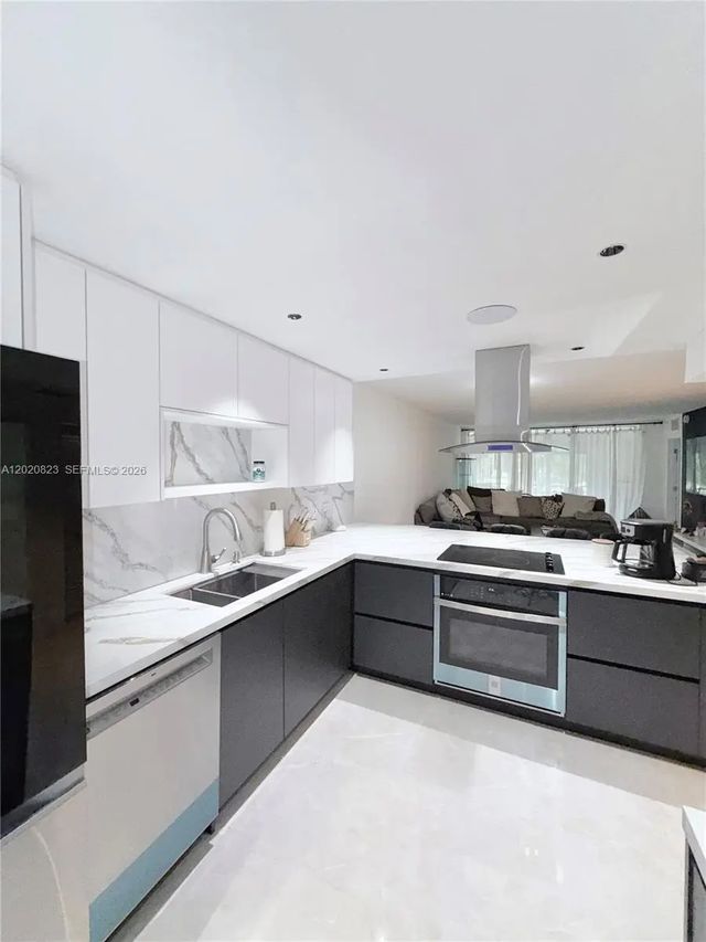 605 Oaks Drive #307, Pompano Beach