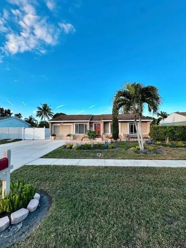 10079 Yeoman Lane, Royal Palm Beach