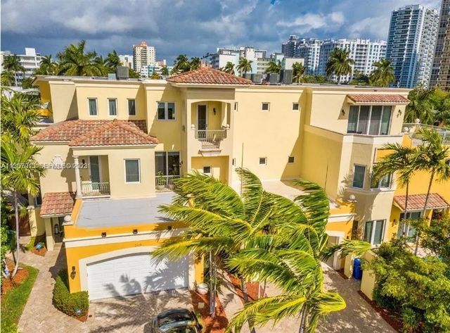 2 of 25 - 3121 Ne 26th Street, Fort Lauderdale, FL