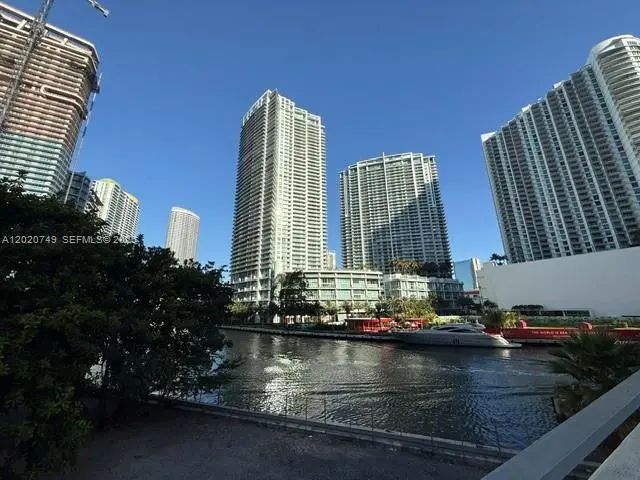 92 Sw 3rd Street #1804, Miami
