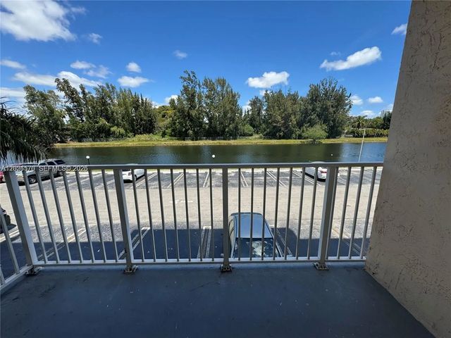 16465 Ne 22nd Avenue #405, North Miami Beach