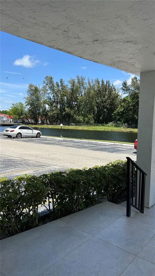 4 of 16 - 16465 Ne 22nd Avenue #405, North Miami Beach, FL