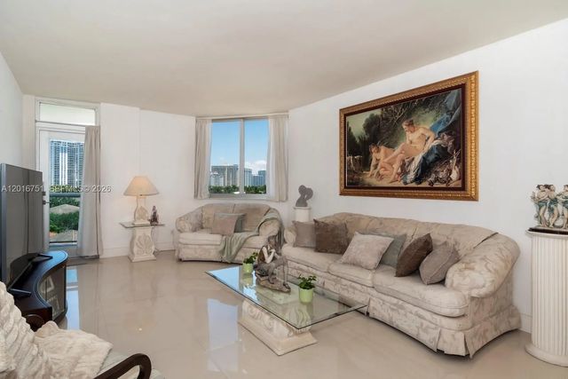 5 of 39 - 19370 Collins Avenue #626, Sunny Isles Beach, FL