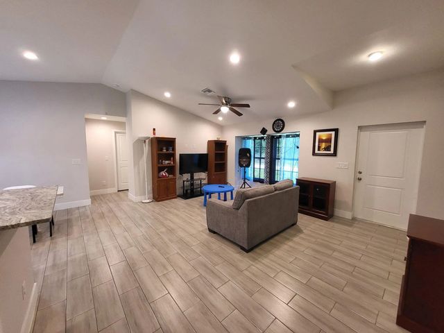 3 of 11 - 1046 S Cheney Ave Avenue S, Lehigh Acres, FL