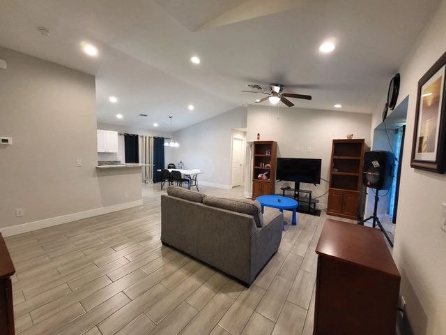 5 of 11 - 1046 S Cheney Ave Avenue S, Lehigh Acres, FL