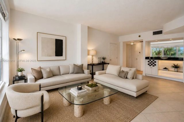 4 of 22 - 4925 Collins Avenue #3h, Miami Beach, FL