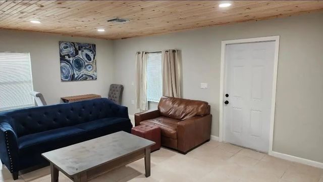 3 of 14 - 618 Hunter Street, West Palm Beach, FL