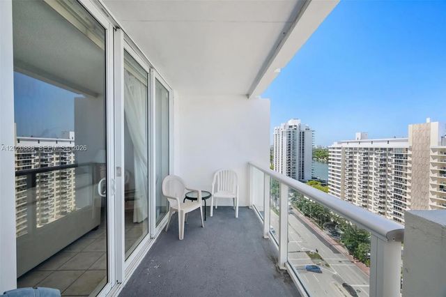2 of 23 - 5601 Collins Avenue #1718, Miami Beach, FL