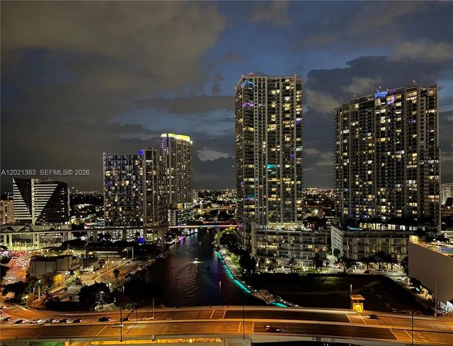 2 of 12 - 31 Se 5th Street #2307, Miami, FL