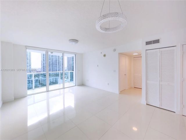 3 of 12 - 31 Se 5th Street #2307, Miami, FL