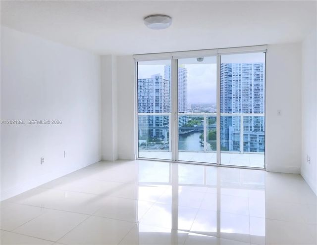 4 of 12 - 31 Se 5th Street #2307, Miami, FL