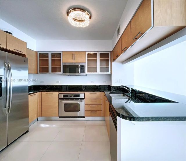 5 of 12 - 31 Se 5th Street #2307, Miami, FL