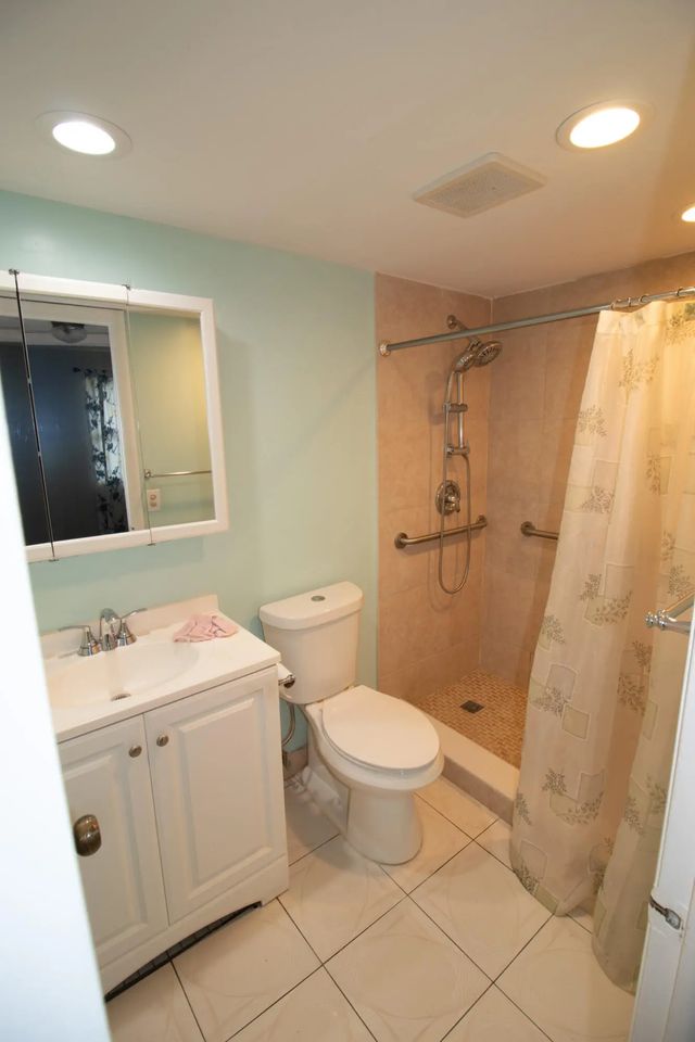 5 of 13 - 9621 Sunrise Lakes Boulevard #102, Sunrise, FL