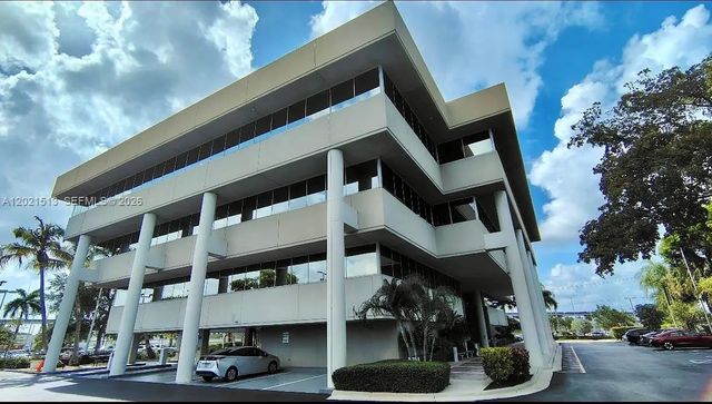 290 Nw 165th Street #ph-5a, Miami